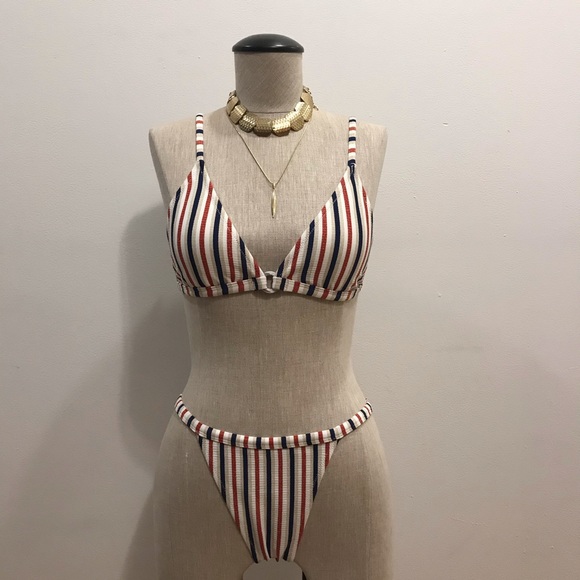 Cupshe tricolor patriotic triangle bikini. Size M - Picture 6 of 14